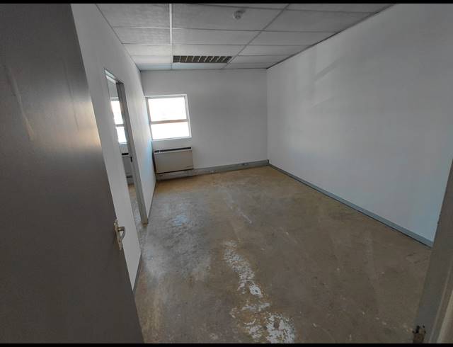 2,345M² OFFICE TO LET IN HALFWAY GARDENS